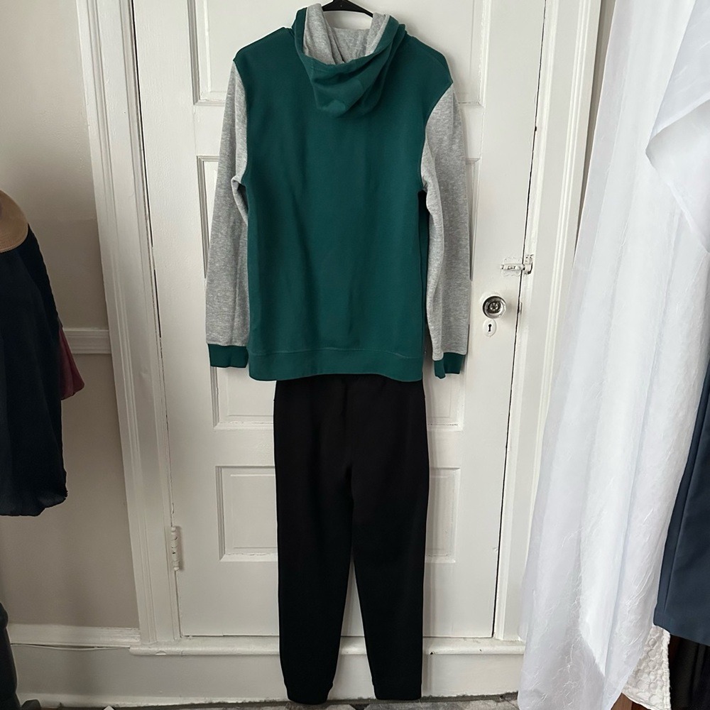 NFL Team Apparel Green Philadelphia Eagles Hoodie & Old Navy Black Jogger Pants - Picture 3 of 17